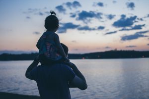 Dads who do chores bolster daughters’ aspirations